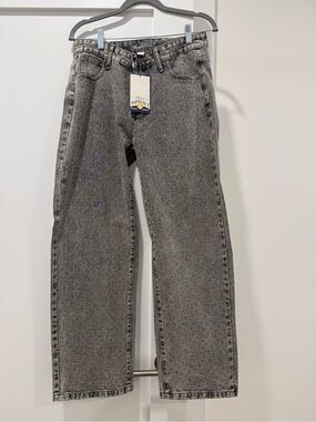 NEW WITH TAGS!  Jeans with rhinestone detail